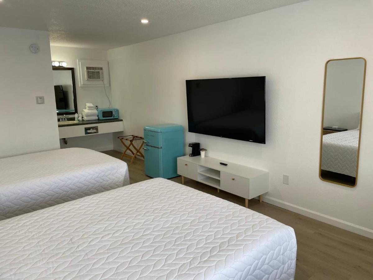 Poolside Double Rooms Lake City Exterior photo